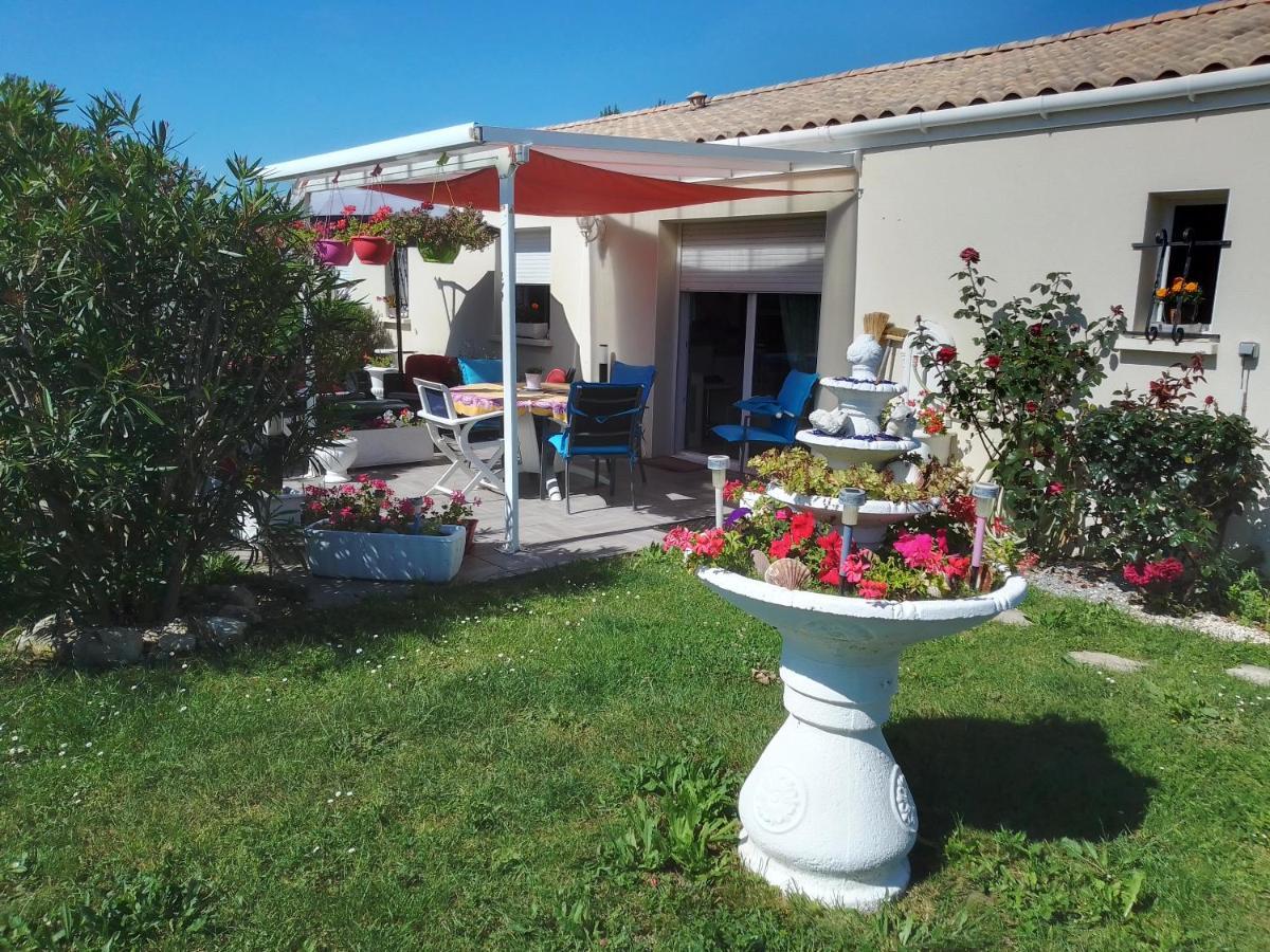 Chambre Lit Double Dans Pavillon , Chez Lilyanne Tonnay-Charente Exterior foto