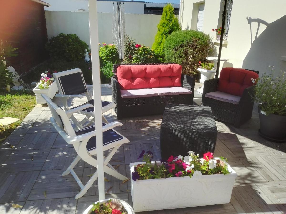 Chambre Lit Double Dans Pavillon , Chez Lilyanne Tonnay-Charente Exterior foto