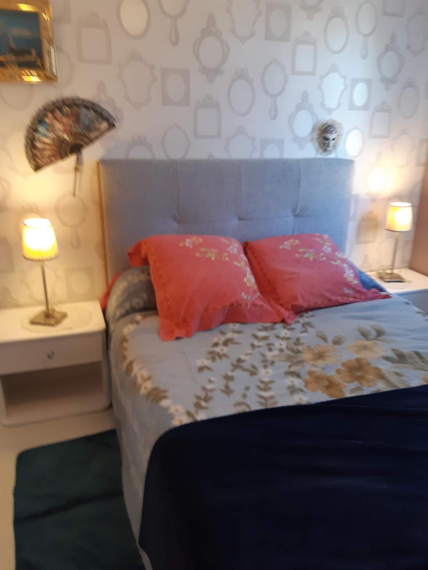 Chambre Lit Double Dans Pavillon , Chez Lilyanne Tonnay-Charente Exterior foto