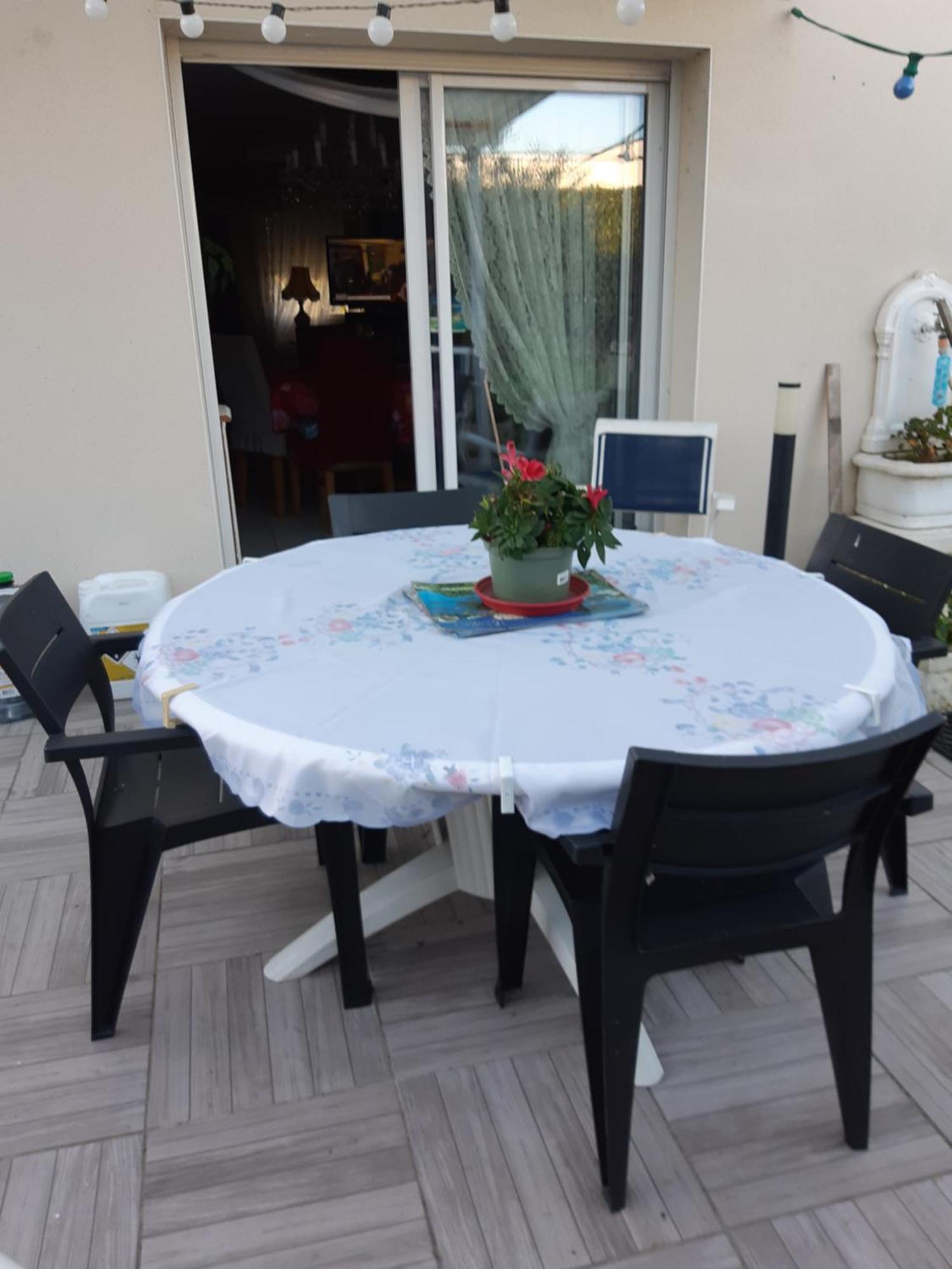 Chambre Lit Double Dans Pavillon , Chez Lilyanne Tonnay-Charente Exterior foto